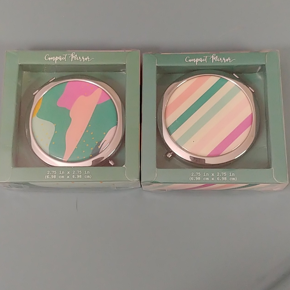 8 Compact mirrors